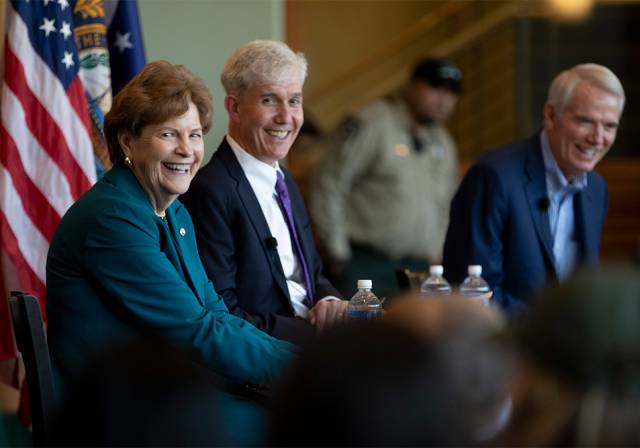 blog-bridging-politics-and-business-t25-reflects-on-tucks-forum-with-senators-portman-and-shaheen-header.jpg